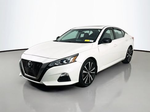 Used 2020 Nissan Altima 2.5 SR w/ Premium Package FWD image 3