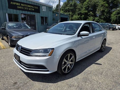 Used 2017 Volkswagen Jetta S w/ Jetta S Cold Weather Package FWD image 3