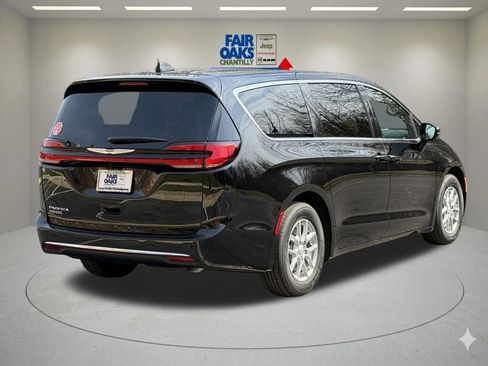 New 2026 Chrysler Pacifica Select image 6
