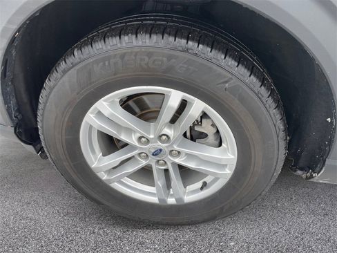 Used 2023 Ford Explorer XLT w/ Equipment Group 202A image 12