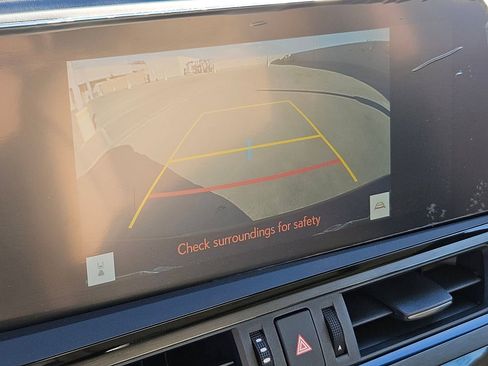 Used 2025 Lexus ES 300h w/ Premium Package image 17