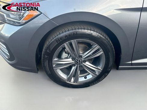 Used 2024 Volkswagen Jetta SE image 36