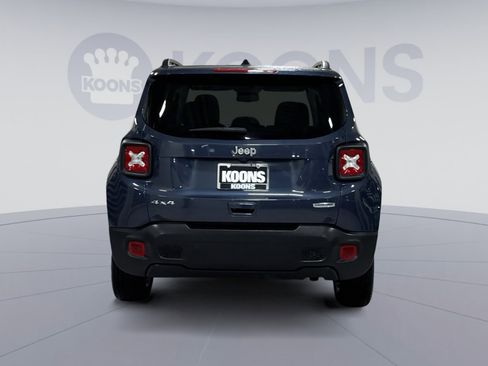 Used 2022 Jeep Renegade Latitude w/ Sun/Sound Group image 5