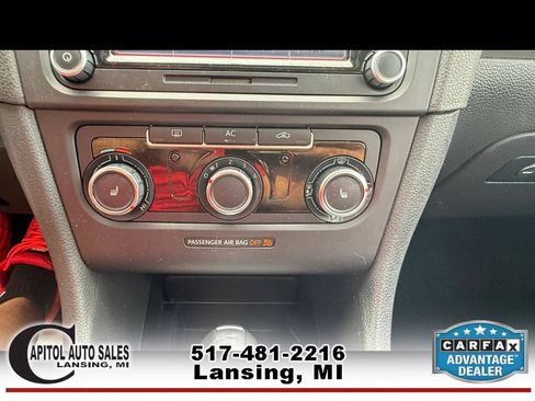 Used 2012 Volkswagen Golf 2-Door FWD image 23