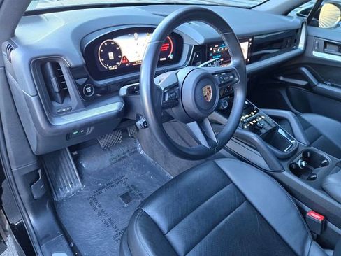 Used 2024 Porsche Cayenne image 18