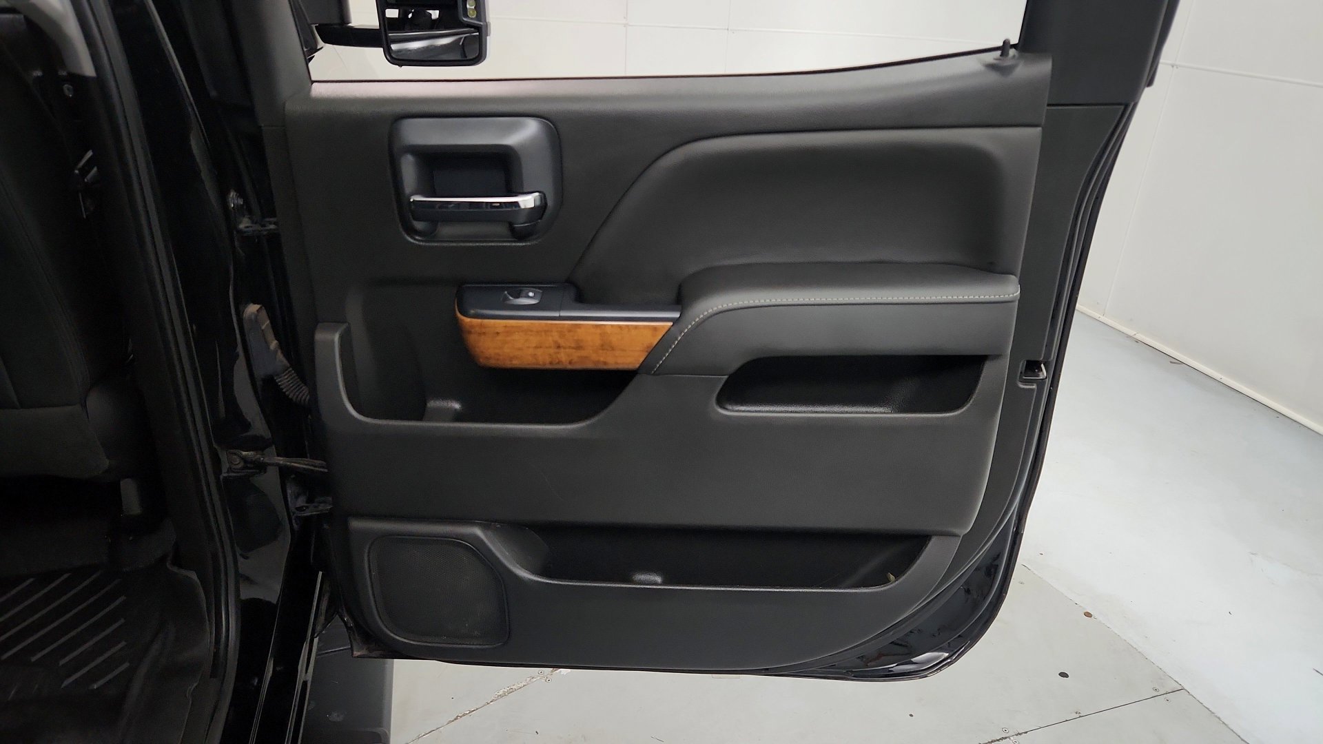 Used 2018 Chevrolet Silverado 1500 High Country AWD/4WD image 26