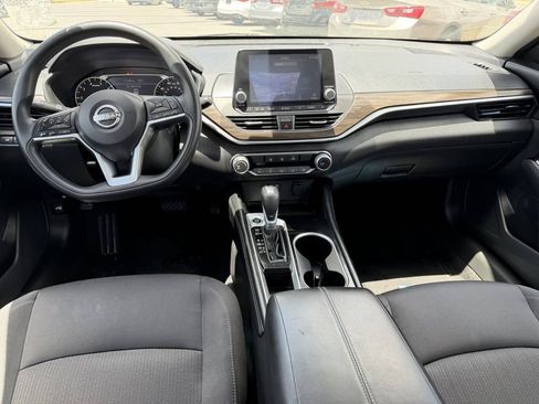 Used 2023 Nissan Altima 2.5 SV FWD image 10