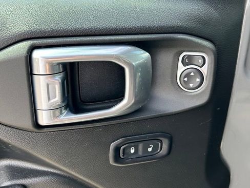 Used 2022 Jeep Wrangler Unlimited Rubicon w/ LED Lighting Group AWD/4WD image 24