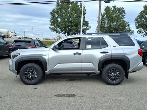 Used 2025 Toyota 4Runner SR5 image 3
