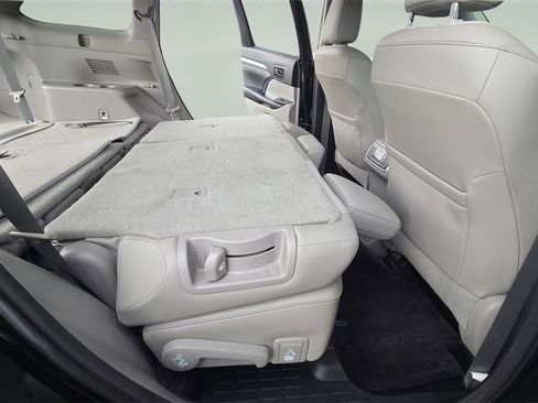 Used 2015 Toyota Highlander Plus image 18