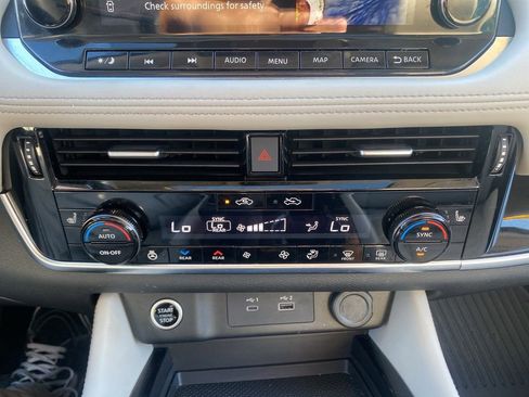 Used 2023 Nissan Rogue SL w/ SL Premium Package image 24