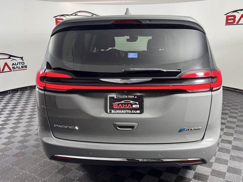 Used 2022 Chrysler Pacifica Touring-L w/ Uconnect Theater Family Group FWD image 5