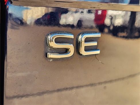 Used 2023 Volkswagen Tiguan SE image 6