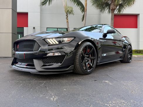 Used 2017 Ford Mustang Shelby GT350R w/ GT350R Equipment Group 920A RWD image 10
