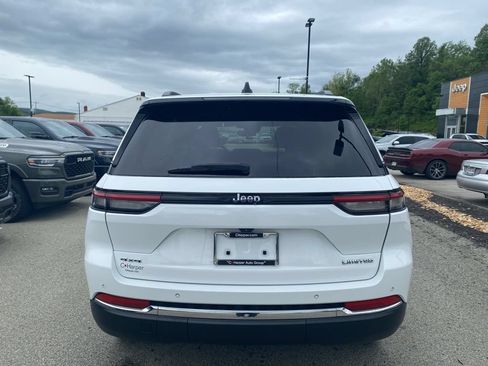 Used 2023 Jeep Grand Cherokee Limited AWD/4WD image 3