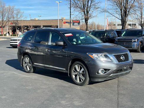 Used 2014 Nissan Pathfinder Platinum image 5
