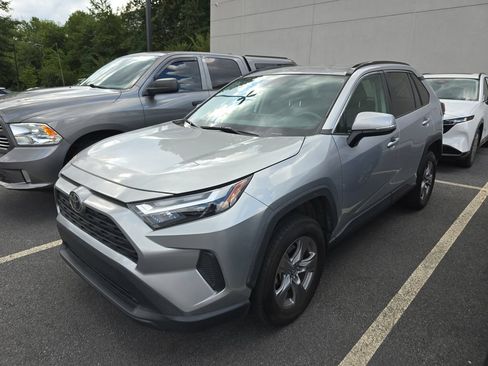 Used 2022 Toyota RAV4 XLE FWD image 4