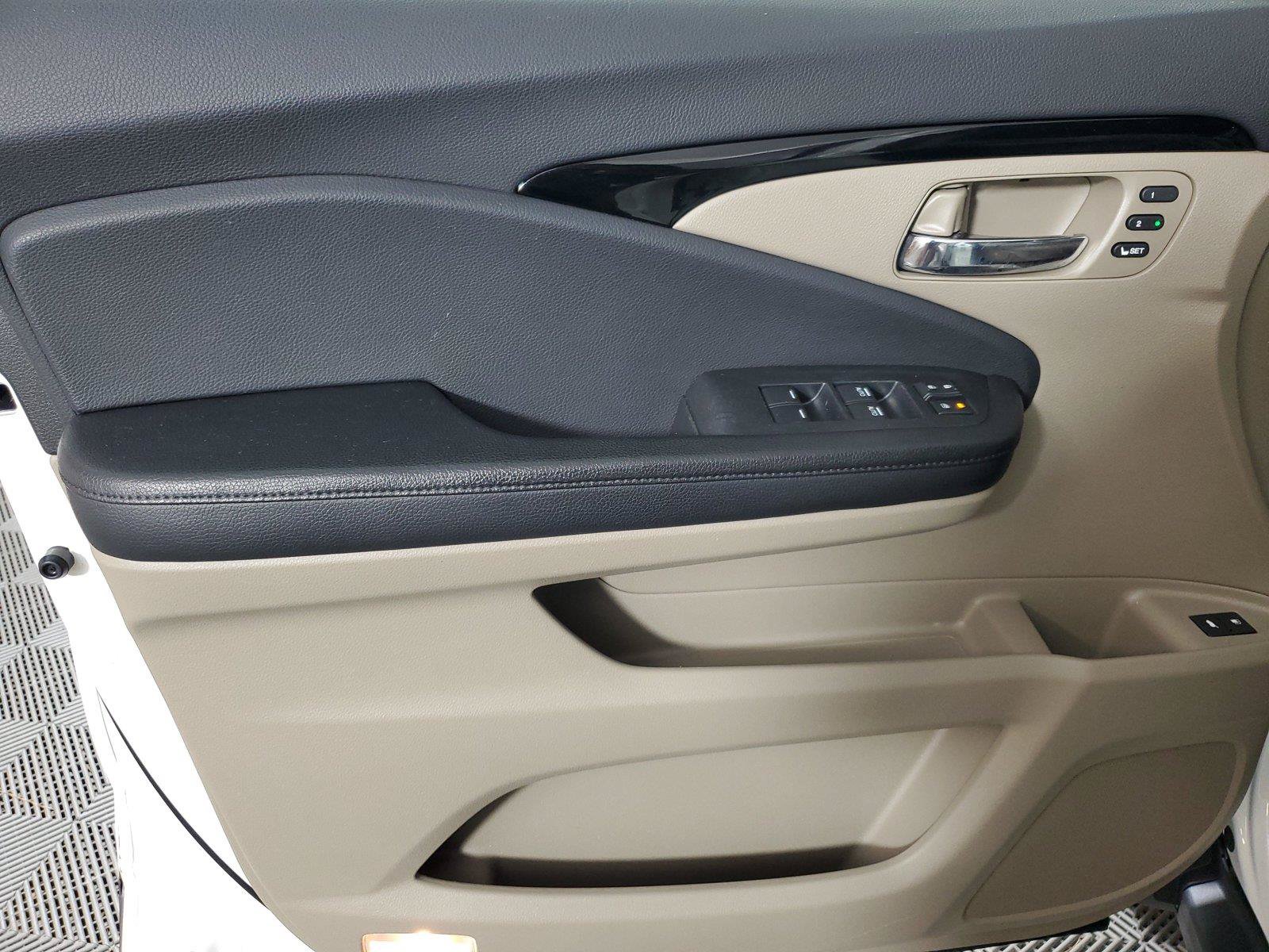 Used 2017 Honda Pilot Elite image 19