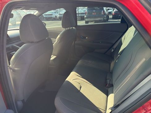 Certified 2022 Hyundai Elantra SEL image 17