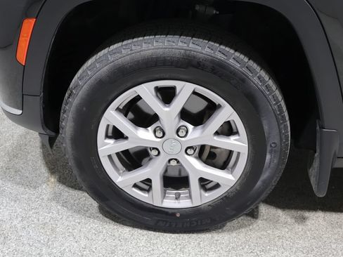 Used 2022 Jeep Grand Cherokee L Limited AWD/4WD image 9