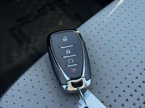 Certified 2025 Chevrolet Trax LT image 30