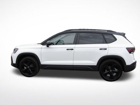 New 2026 Volkswagen Taos SE AWD/4WD image 1