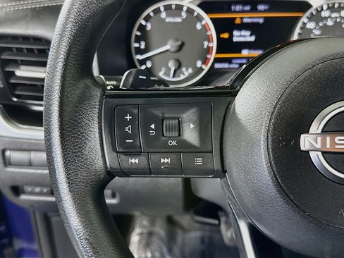 Used 2023 Nissan Rogue SV FWD image 14