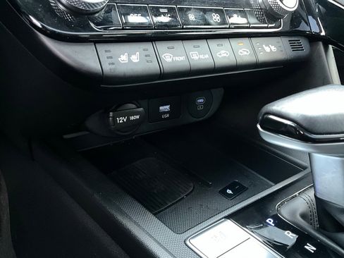 Used 2025 Hyundai Elantra Limited image 24