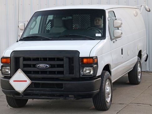 Used 2010 Ford E-350 and Econoline 350 Extended Super Duty image 23