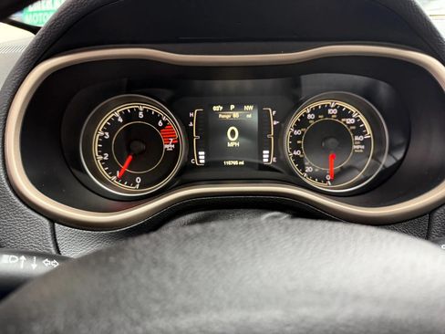 Used 2016 Jeep Cherokee Sport FWD image 30