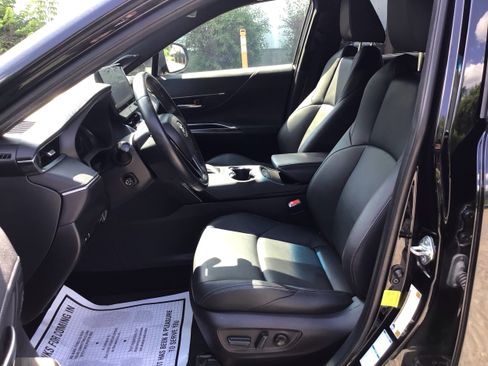Used 2022 Toyota Venza XLE AWD/4WD image 11