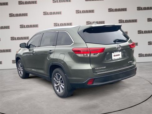 Used 2019 Toyota Highlander XLE image 3