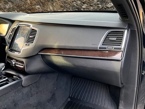 Used 2019 Volvo XC90 T6 Momentum w/ Protection Package image 14