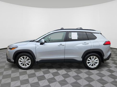 Used 2023 Toyota Corolla Cross LE w/ Moonroof Package AWD/4WD image 5