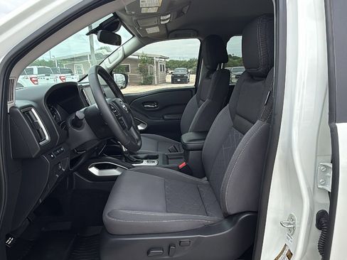 Used 2026 Nissan Frontier SV w/ SV Convenience Package AWD/4WD image 9