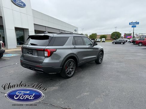 Used 2025 Ford Explorer ST-Line w/ Premium Package AWD/4WD image 3