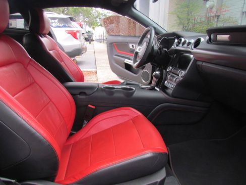 Used 2021 Ford Mustang GT Premium w/ GT Performance Package RWD image 21