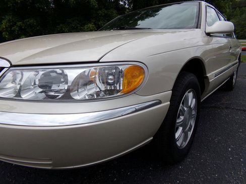 Used 2001 Lincoln Continental image 5