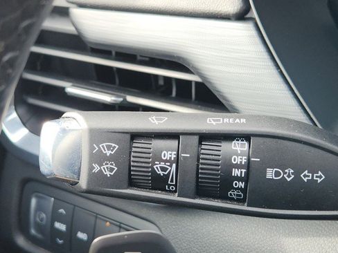 Used 2025 GMC Acadia Elevation image 40