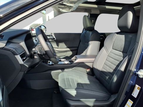 New 2025 Mitsubishi Outlander SE image 14