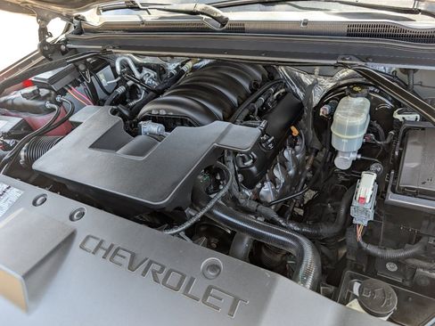 Used 2018 Chevrolet Suburban LS RWD image 20