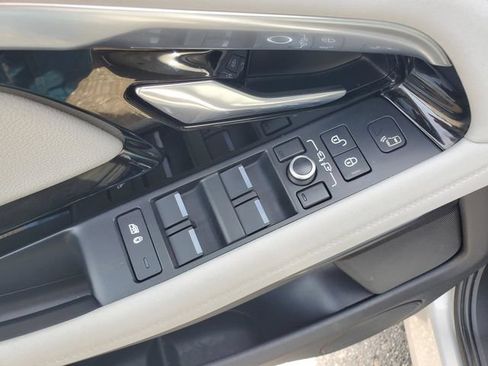 Used 2020 Land Rover Range Rover Evoque First Edition AWD/4WD image 11