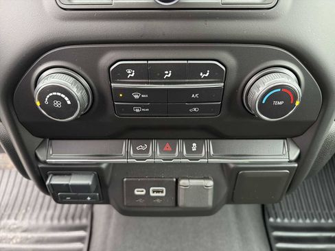 Used 2021 Chevrolet Silverado 2500 Custom w/ Custom Value Package image 17