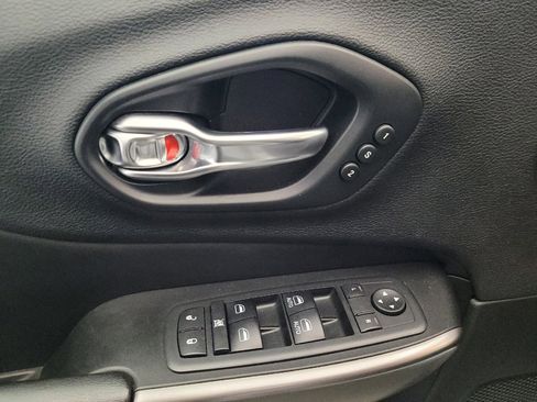 Used 2019 Jeep Cherokee Limited AWD/4WD image 27