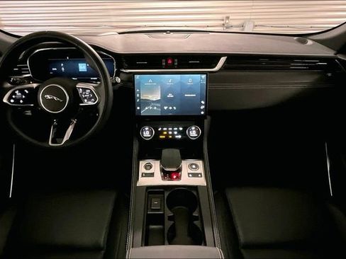 Certified 2025 Jaguar F-PACE R-Dynamic S image 18