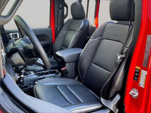 Used 2024 Jeep Wrangler Unlimited Sahara AWD/4WD image 8