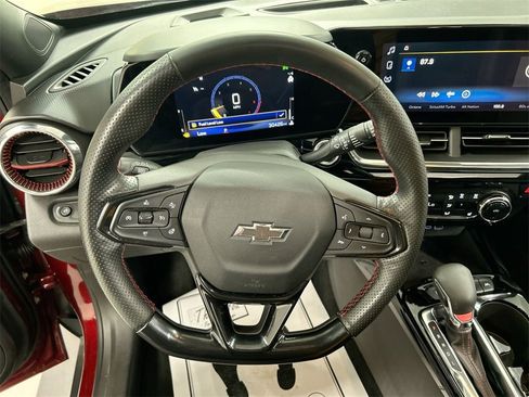 Used 2024 Chevrolet Trax RS w/ Sunroof Package image 4