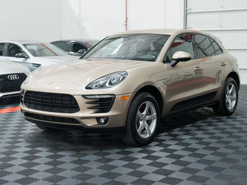 Used 2017 Porsche Macan AWD/4WD image 3
