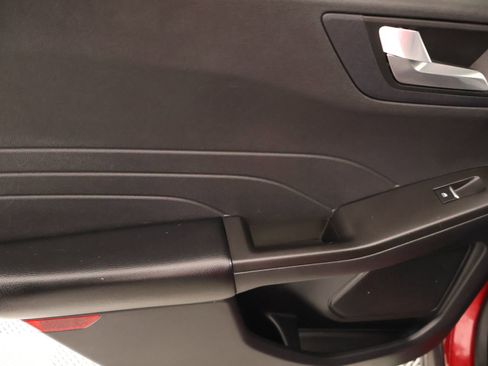 Used 2021 Ford Escape SE w/ SE Sport Appearance Package FWD image 17