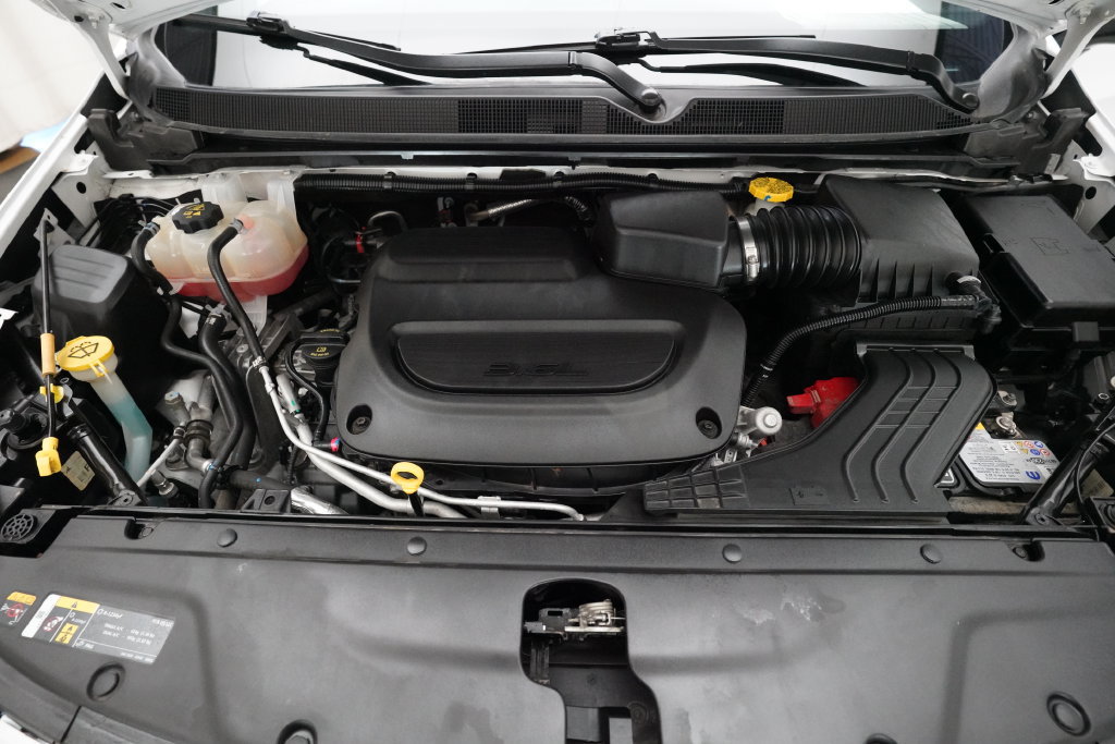 Used 2025 Chrysler Pacifica Select FWD image 3